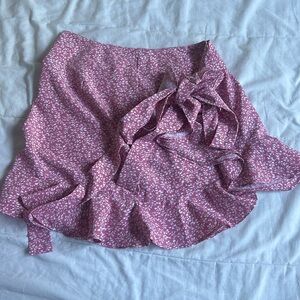 Open skirt that tights with a bow